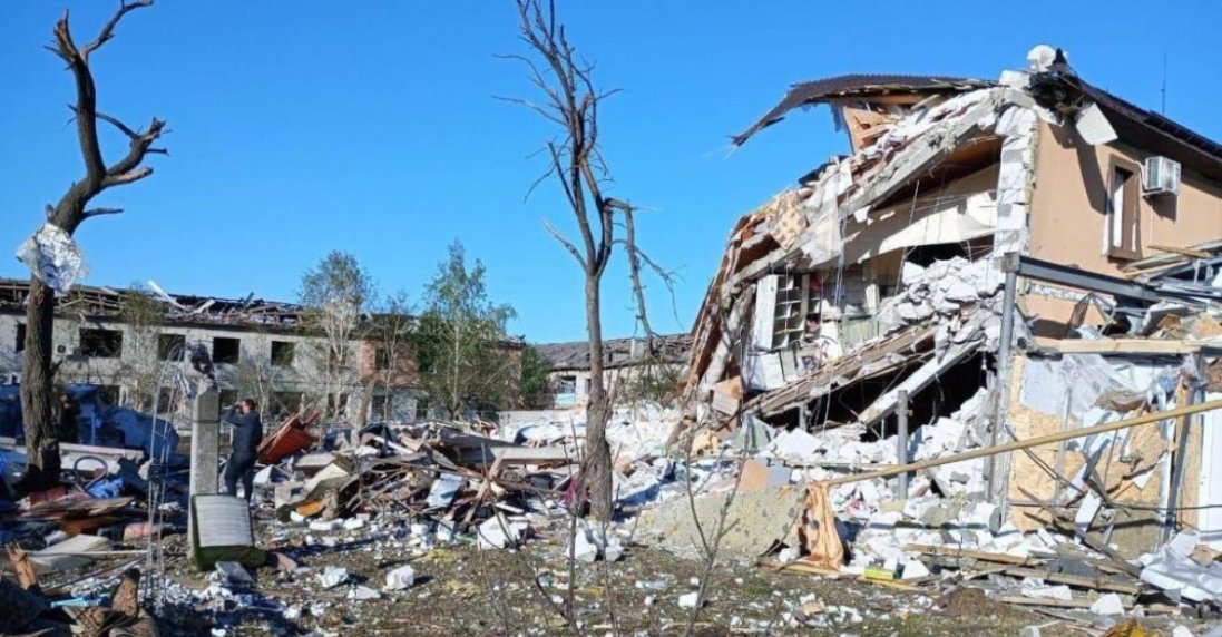 Під Дніпром через ракетний удар росії по житловому будинку загинула дитина