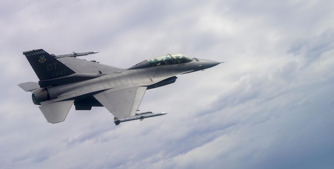Україна влітку не використовуватиме F-16