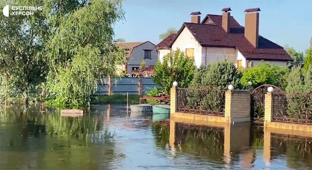 Підрив Каховської ГЕС: у Херсоні знеструмили мікрорайон через затоплення