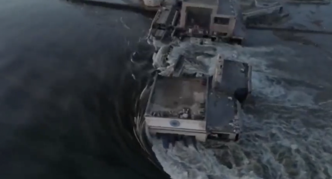 Підрив Каховської ГЕС: у Дніпро потрапило 150 тонн машинного мастила