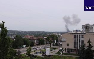 Вибухи в Луганську: над містом - дим