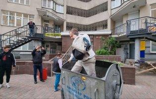 У Києві екснардепа Чорновола викинули в смітник і облили зеленкою: чому