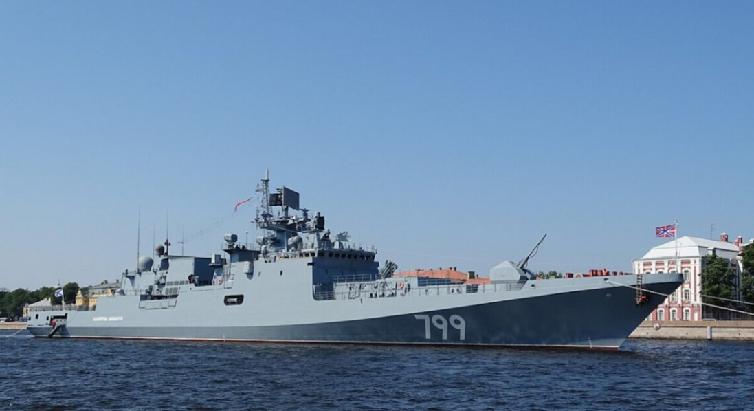 росія посилилася в Чорному морі надводним ракетоносієм
