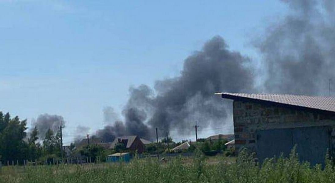 У Скадовську окупанти заявляють про ракетний удар і пожежу