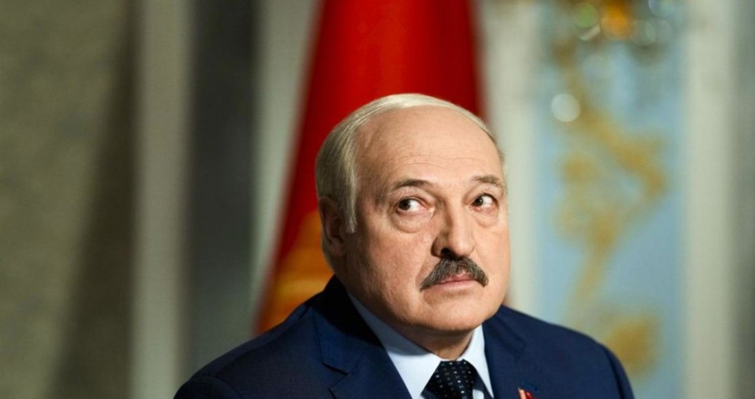 Літак Лукашенка таємно вилетів із Білорусі  до Туреччини