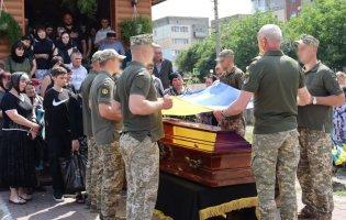 Прихильники УПЦ МП на Хмельниччині кричали «Ганьба» рідним загиблого Героя
