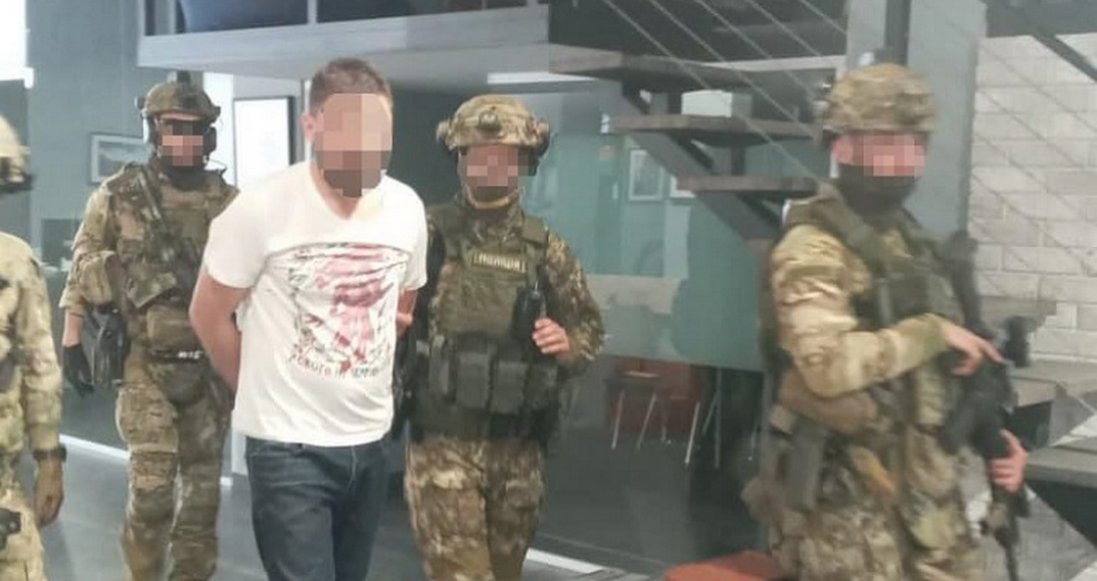 У Києві чоловік відкрив стрілянину в офісі: є поранені