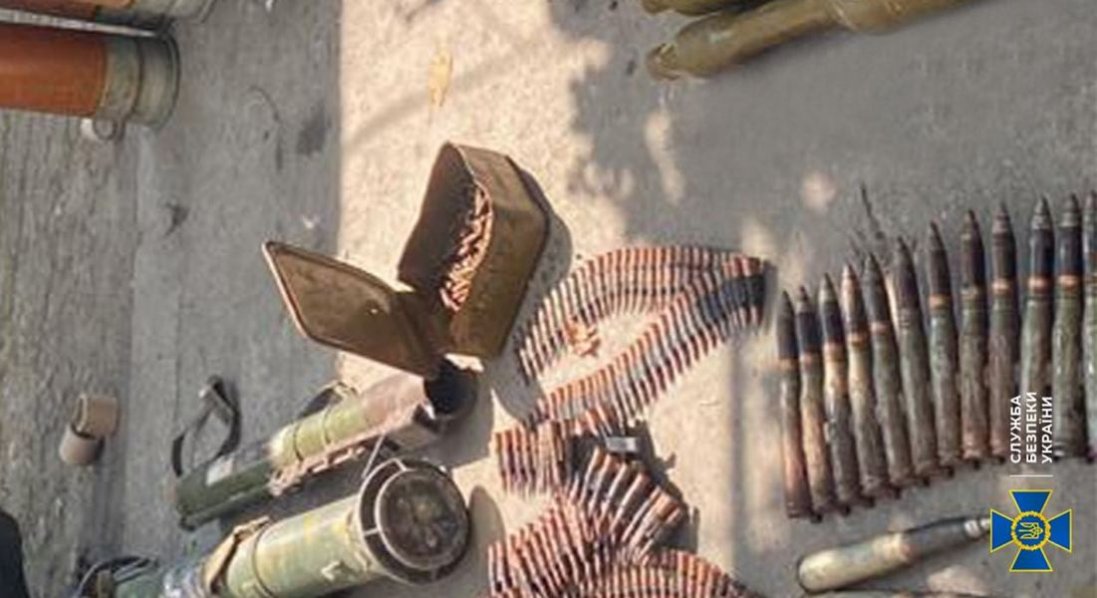 На Херсонщині чорний зброяр хотів продавати «трофейну» зброю окупантів