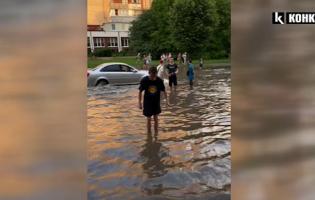 У Луцьку борються із затопленням після дощу: як