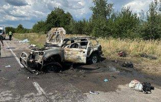 На Рівненщині на трасі загорілося авто: загинули двоє людей