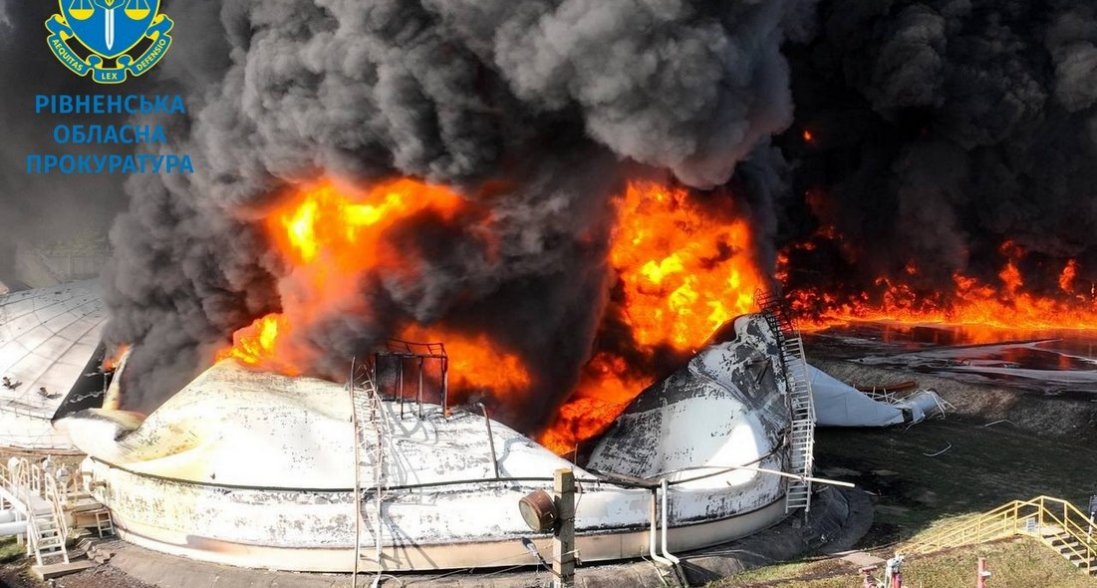 Обстріл нафтобази на Рівненщині: показали наслідки