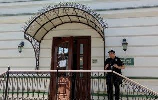У Києві центральний вхід до Нижньої лаври закрила поліція