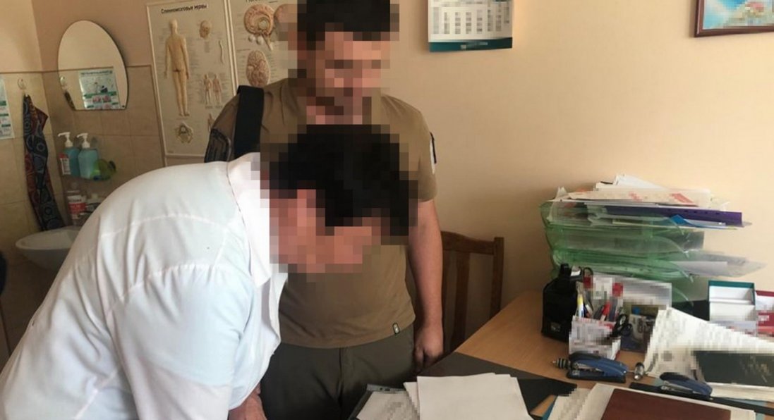 На Київщині очільниця військової медкомісії за 10 млн грн «списала» 50 ухилянтів