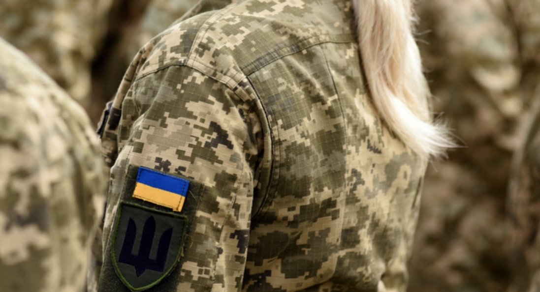 Виїзд з України обмежать для жінок на військовому обліку