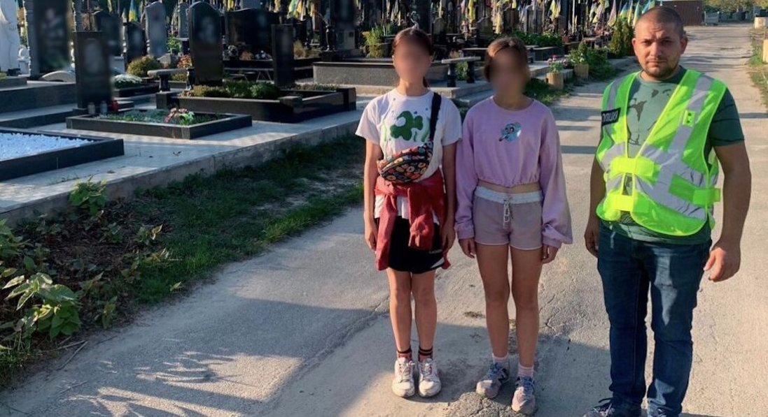 У Києві діти заради розваги обкрадали могили загиблих Героїв