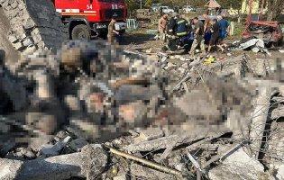 На Харківщині росіяни вдарили по кафе і магазину: 49 загиблих