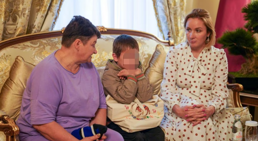 Нова схема: Україна через Катар повертає депортованих до рф дітей