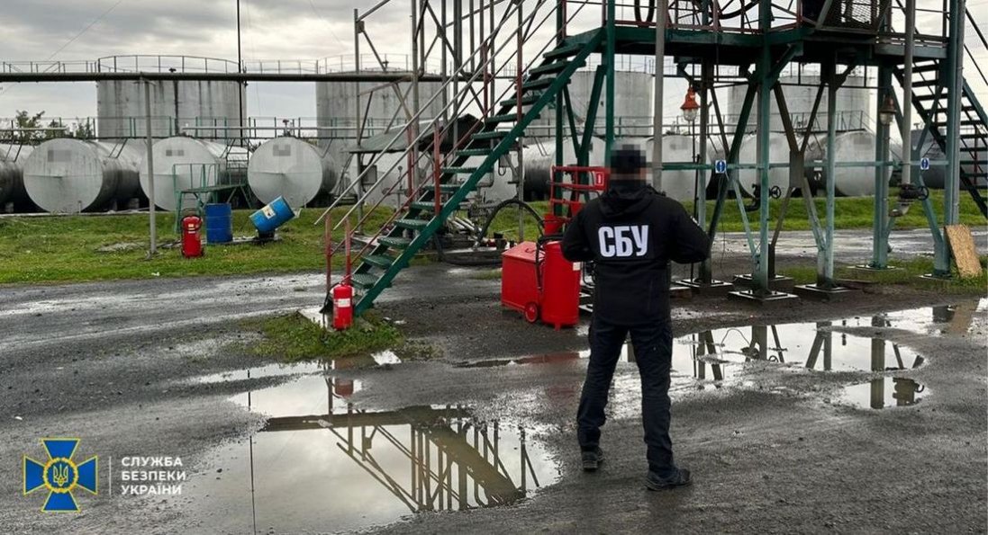 На Закарпатті викрили нелегальний нафтопереробний завод, пов'язаний із кумом Медведчука