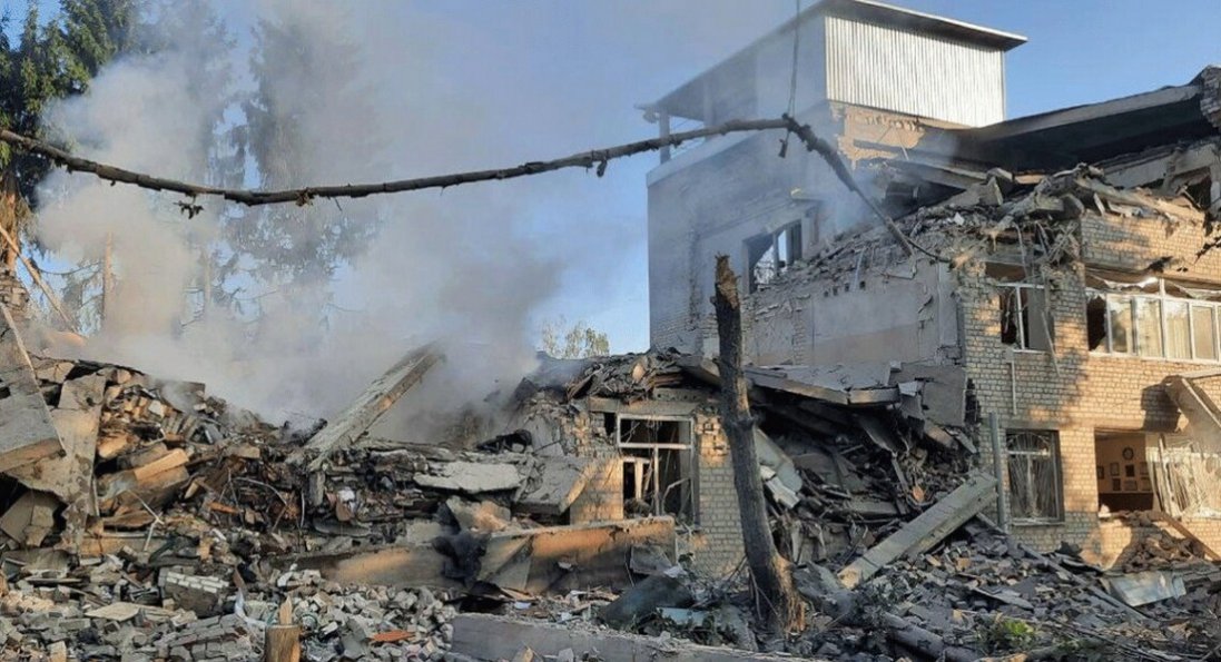 Скільки в Україні відновили зруйнованих шкіл та лікарень