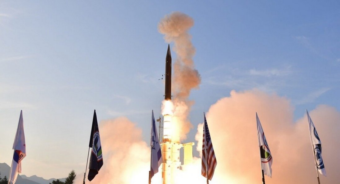 Ізраїль вперше збив балістичну ракету в космосі