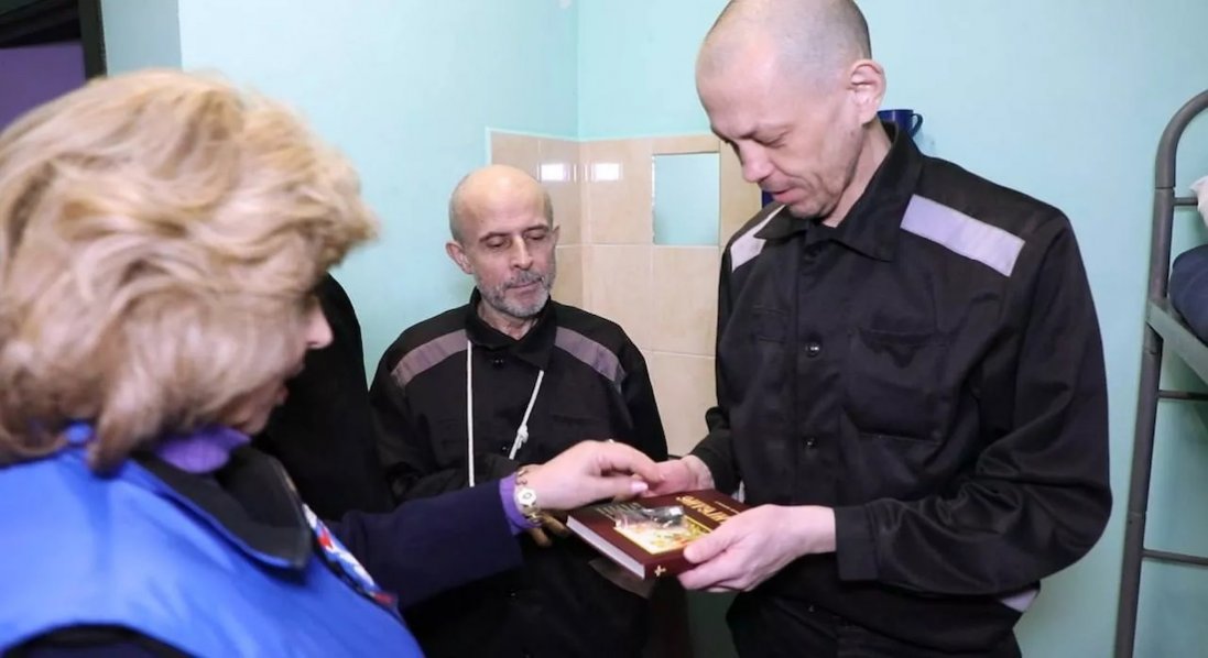 Україна та росія відвідали військовополонених: що відомо