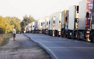 На кордоні з Польщею в черзі - 2,5 тисячі вантажівок