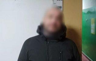 У Києві через конфлікт з сусідом чоловік погрожував підірвати гранату