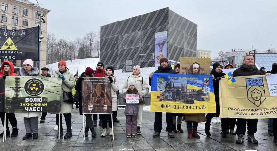 У Києві близькі військовополонених провели мітинг