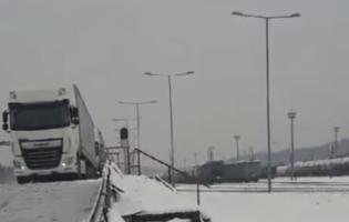 У Польщу вже прибули перші вантажівки, які везли залізницею