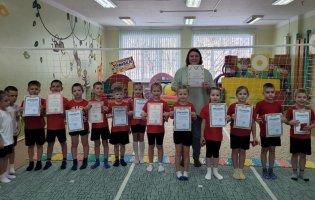 На росії дітям видали грамоти з українським гербом