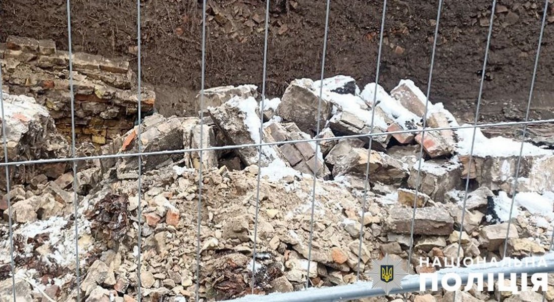 У Києві на будівництві обвалилася стіна: є загиблий