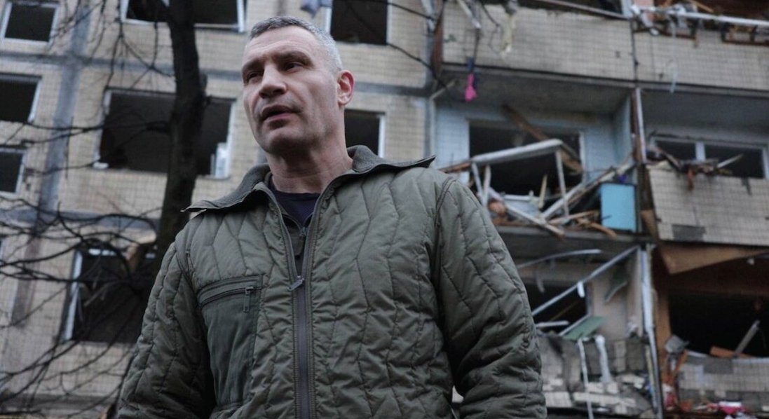 Що робитимуть з постраждалою від атаки рф багатоповерхівкою в Києві