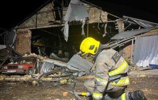 На Київщині на підприємстві через падіння уламків дронів виникла пожежа