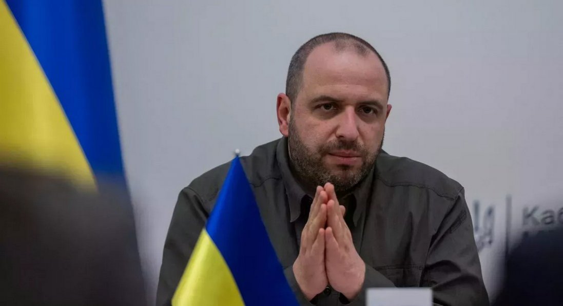 Українських чоловіків, які живуть за кордоном, хочуть  призвати на службу