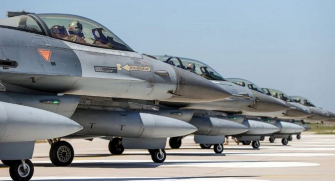 Ракетний обстріл України: Польща підняла літаки F-16