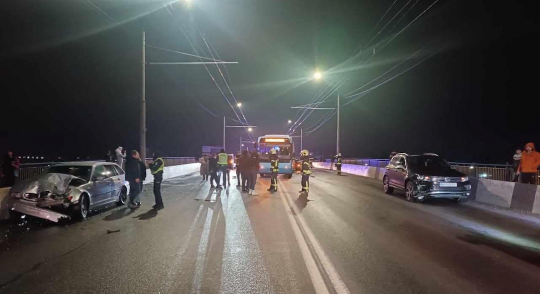 Масштабна ДТП на мосту в Луцьку: водії планують судитися з комунальниками