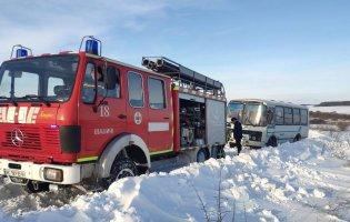 На Волині автобус із пасажирами застряг у снігу