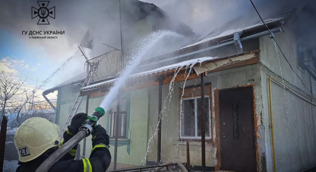 На Львівщині в пожежі згоріли дідусь та онука