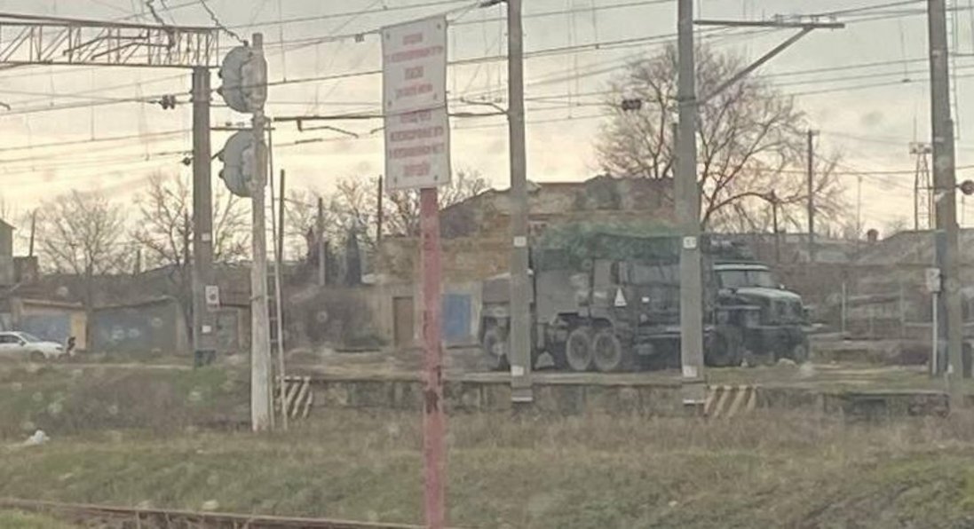 У Криму - новий пункт перекидання військової техніки рф