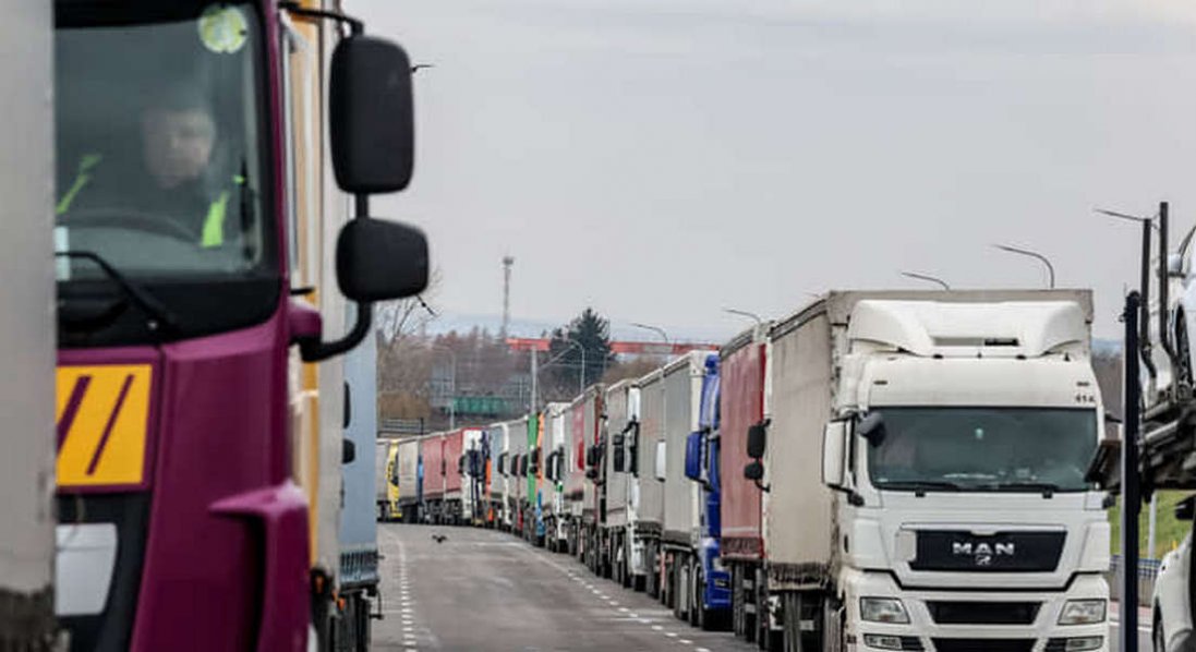 Скільки тисяч вантажівок виїхали в Польщу після призупинення блокади