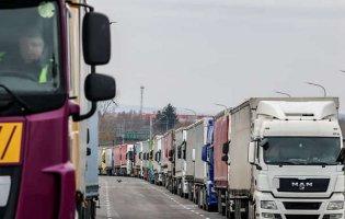 Скільки тисяч вантажівок виїхали в Польщу після призупинення блокади