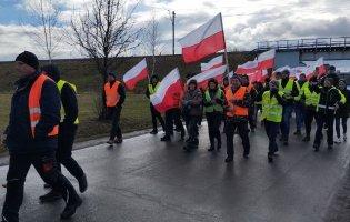 Польські фермери вмикають сирену, коли повз проїжджає авто з України