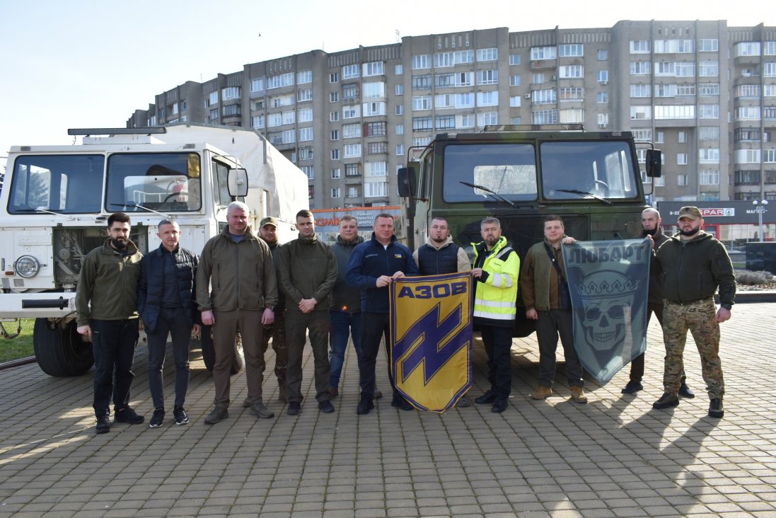Луцький батальйон «Азову» отримав авто від благодійників та Юрія Погуляйка