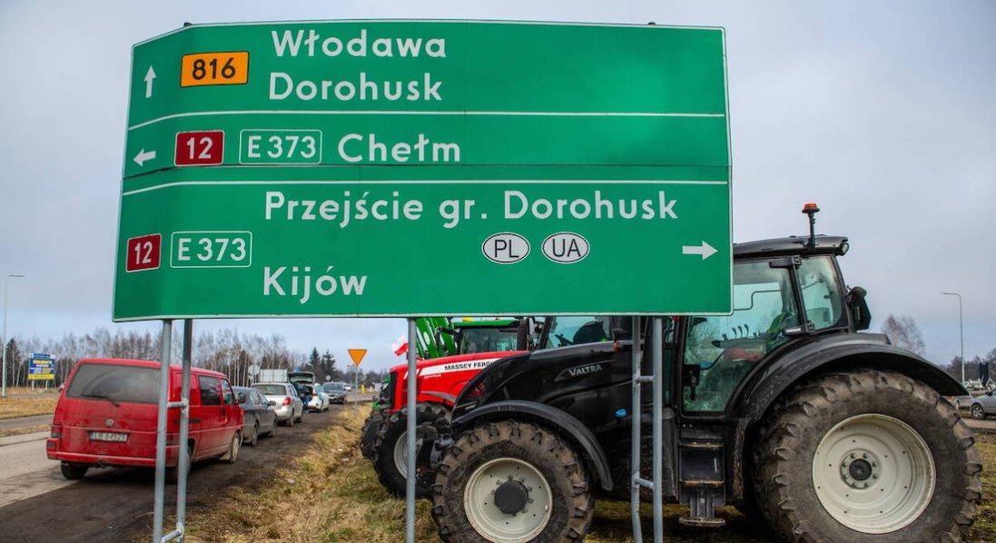 Блокування українських автобусів на кордоні в Польщі назвали «неправдою»
