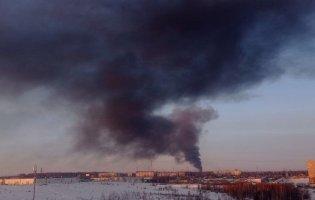 На росії - пожежа на нафтобазі: повідомляють про атаку дронами