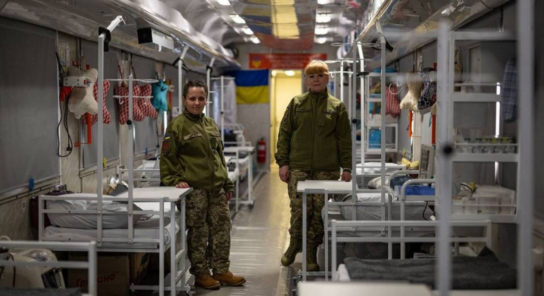 В Україні вперше продемонстрували медичний евакуаційний поїзд