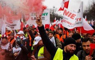 Влада Польщі домовилася з фермерами: що відомо