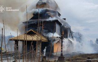 На Львівщині повністю згоріла церква XIX століття