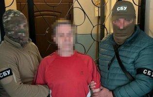 Охороняли російську катівню в Херсоні: затримали чоловіка та жінку