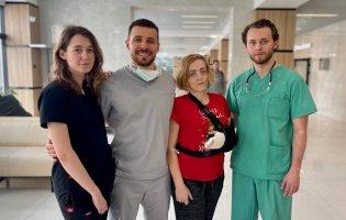 30 років жила зі зрощеними пальцями: у Львові зробили незвичайну операцію